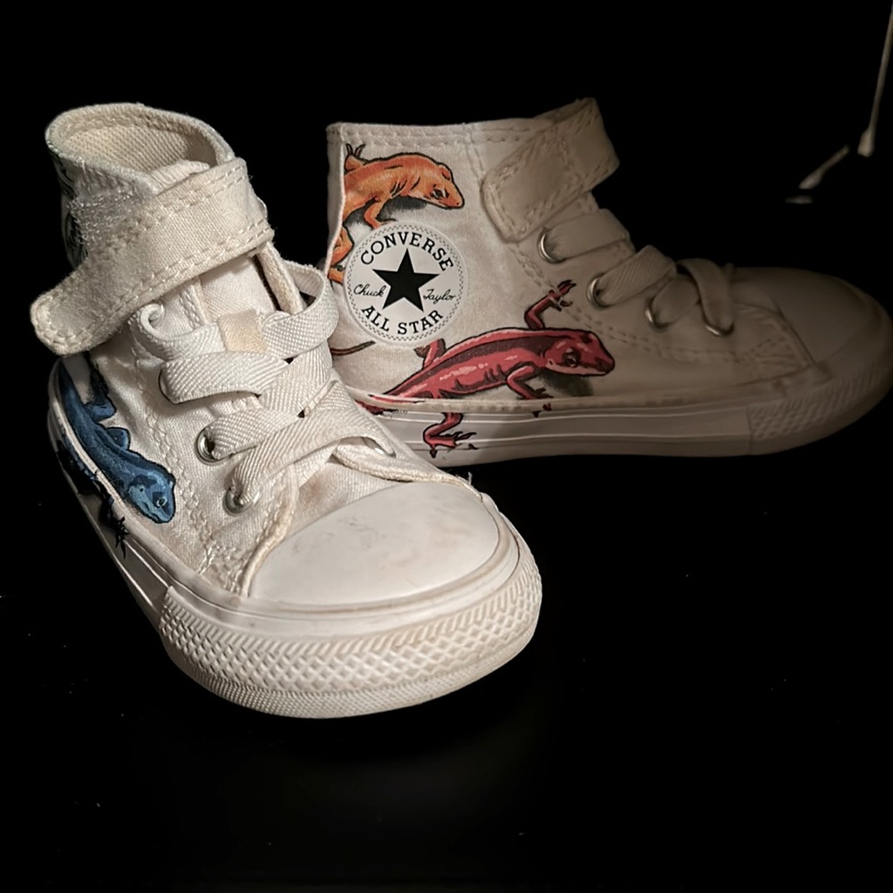 Converse size 6 toddler